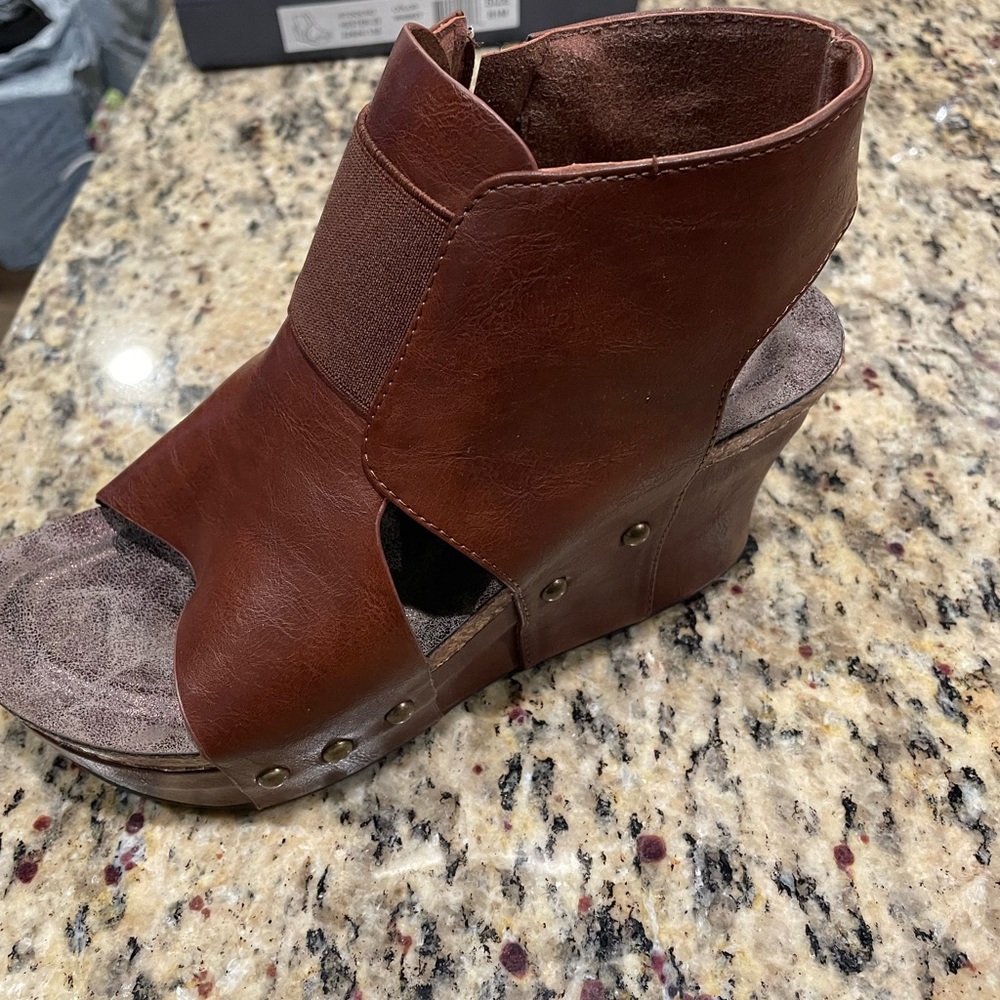Shoes - Picture 3 of 5